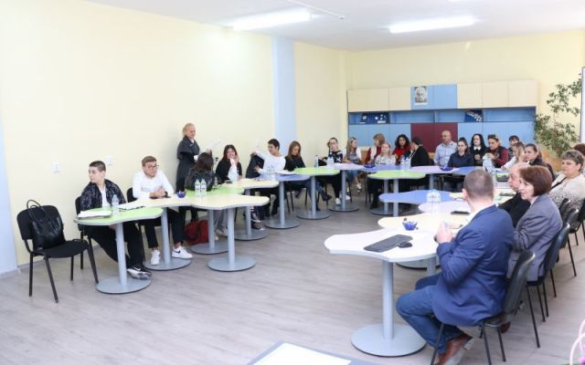 ,,Различният час по литература“
