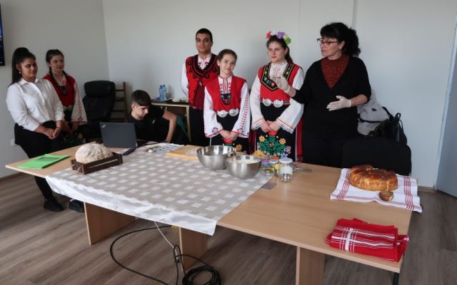 Пътят на хляба - едно пътешествие с iхб клас в хлебозавод „Демеа“