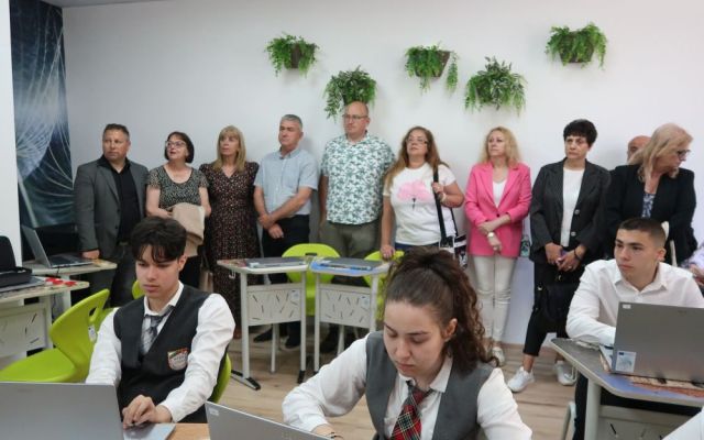 ПГХТ „Акад. Н. Неделчев“ откри модерен STEM център
