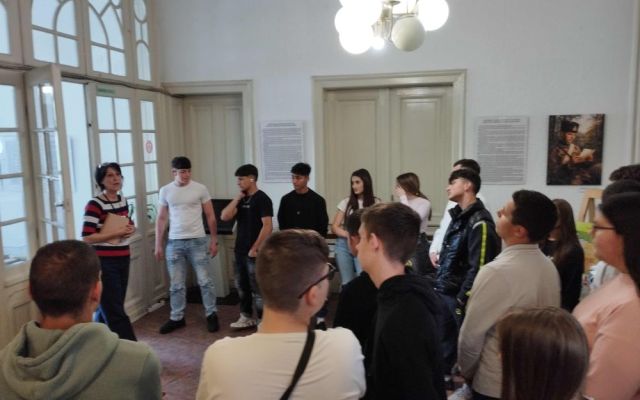 Урок по история в библиотеката: ПГХТ – Сливен почете героите от Април 1876-а
