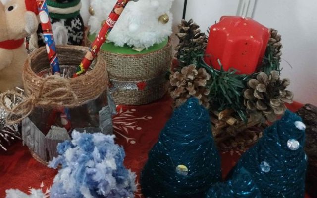 На 06.12.2024 г., Никулден, в Професионална гимназия по хотелиерство и туризъм „Академик Неделчо Неделчев“-Сливен грейнаха коледните светлини!