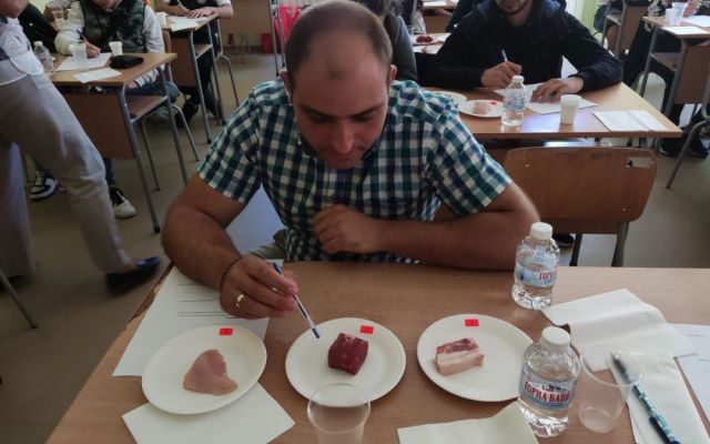 Представители на Асоциацията на месопреработвателите в България с впечатляваща презентация в ПГХТ „Акад. Неделчо Неделчев”