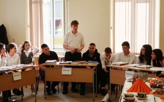 "На чаша руски чай с Пушкин" - интердисциплинарен урок - БЕЛ + РЕ + УП: Кетъринг с IX "в" клас