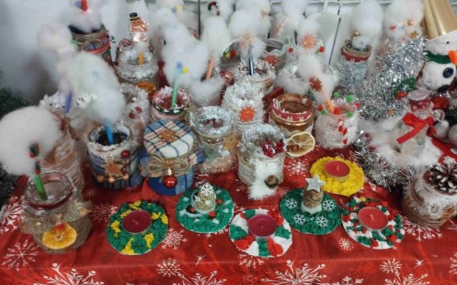 На 06.12.2024 г., Никулден, в Професионална гимназия по хотелиерство и туризъм „Академик Неделчо Неделчев“-Сливен грейнаха коледните светлини!
