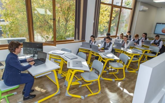Официален старт на ново изграден STEM център в Професионална гимназия по хотелиерство и туризъм „Академик Неделчо Неделчев“
