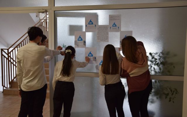 Отговорните младежи от ПГХТ „Акад. Неделчо Неделчев“ с послание към нас по случай „Световния ден на водата“ [22.03.2023]