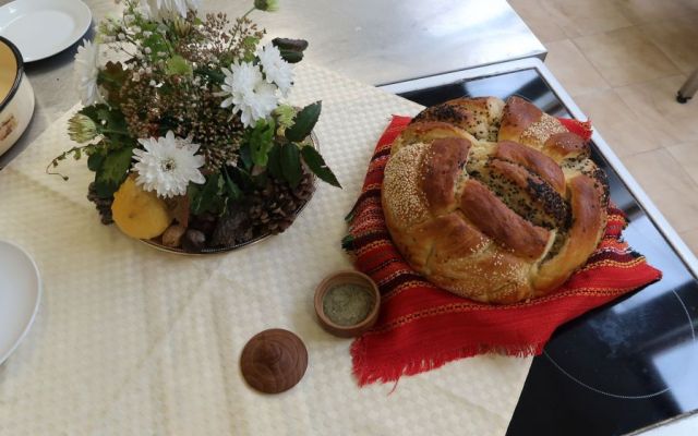 В очакване на Никулден с Дора Куршумова  и учениците на ПГХТ „Акад. Н. Неделчев“ [24.11.2023]