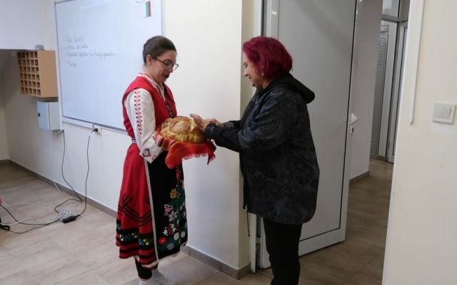 В очакване на Никулден с Дора Куршумова  и учениците на ПГХТ „Акад. Н. Неделчев“ [24.11.2023]