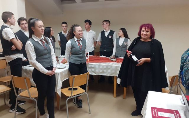 Новогодишна атмосфера с ароматни ястия, легенди за виното и разкази  за днешните винари. [14.12.2023]