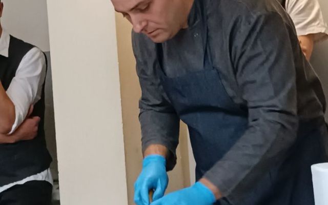 Новогодишна атмосфера с ароматни ястия, легенди за виното и разкази  за днешните винари. [14.12.2023]
