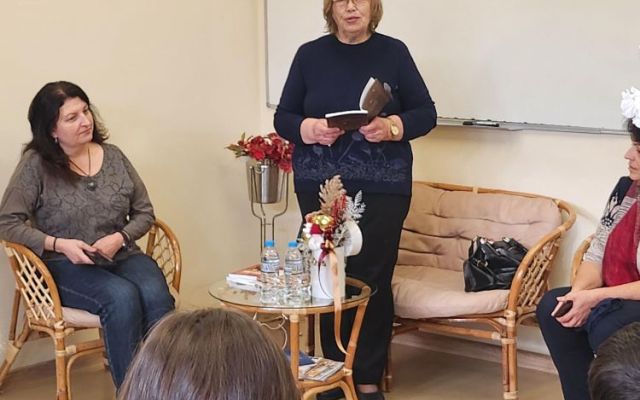Пъстра литературна магия и вълнуваща среща с поетесата Анна Малешкова