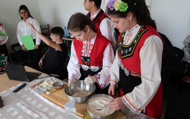 Пътят на хляба - едно пътешествие с iхб клас в хлебозавод „Демеа“ [02.12.2024]