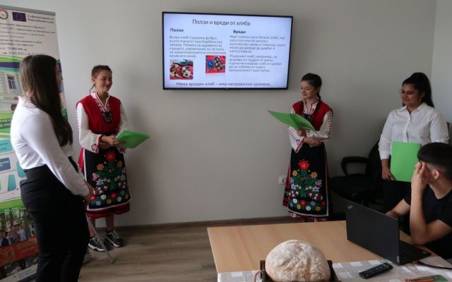 Пътят на хляба - едно пътешествие с iхб клас в хлебозавод „Демеа“ [02.12.2024]