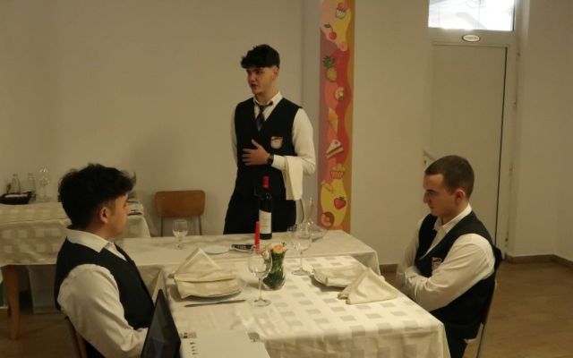 Празник на виното в ПГХТ „Академик Неделчо Неделчев“ [15.02.2025]