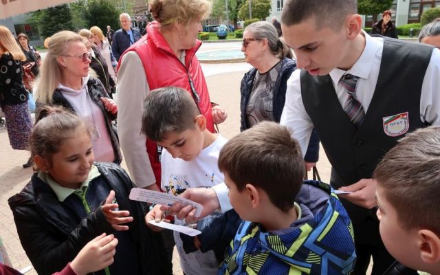 Посрещаме Велики четвъртък с общоградско боядисване на великденски яйца в Сливен [17.04.2025]