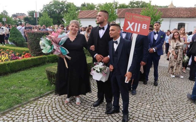 Поздравления на нашите завършващи дванадесетокласници! [24.05.2025]
