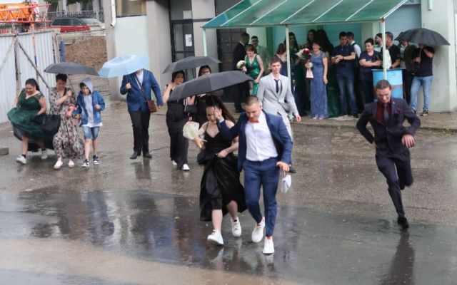 Поздравления на нашите завършващи дванадесетокласници! [24.05.2025]