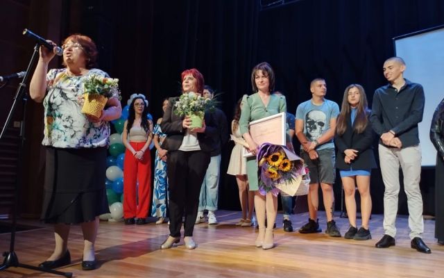 Поздравления на нашите завършващи дванадесетокласници! [24.05.2025]