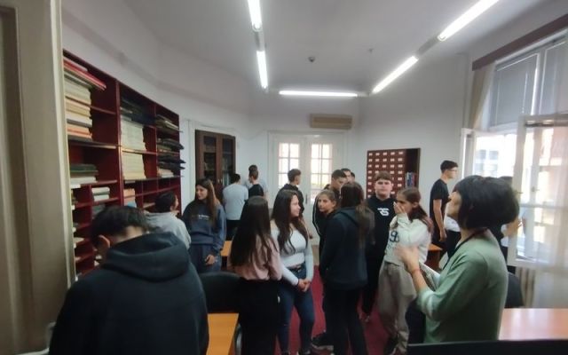 Уроци сред книгите – будителски дух в библиотеката [31.10.2025]