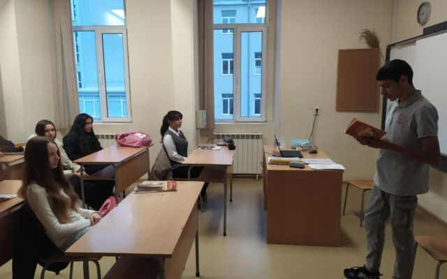 Пъстра литературна магия и вълнуваща среща с поетесата Анна Малешкова [26.11.2025]