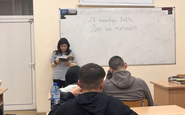 Пъстра литературна магия и вълнуваща среща с поетесата Анна Малешкова [26.11.2025]