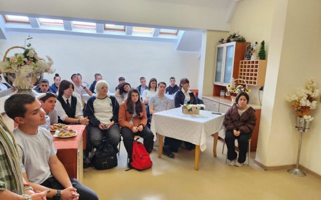Пъстра литературна магия и вълнуваща среща с поетесата Анна Малешкова [26.11.2025]