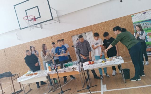 Клуб „Анимационен хоризонт“ подари коледна магия на седмокласници [19.12.2025]