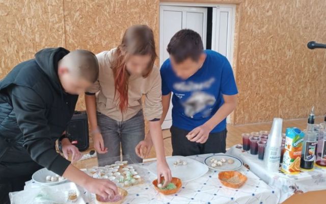 Клуб „Анимационен хоризонт“ подари коледна магия на седмокласници [19.12.2025]