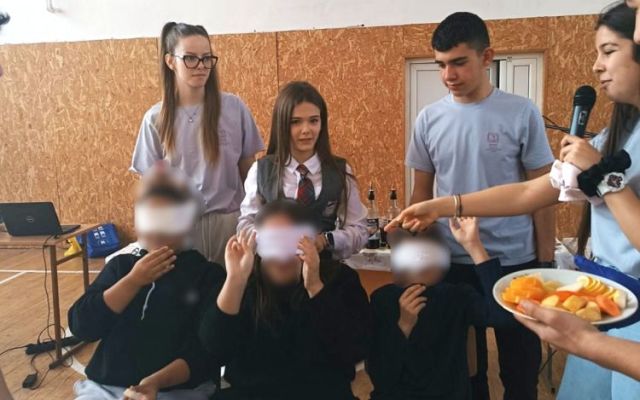 Клуб „Анимационен хоризонт“ подари коледна магия на седмокласници [19.12.2025]
