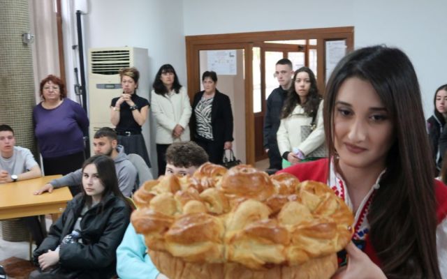 ПГХТ „Акад. Неделчо Неделчев“ отбеляза „Походът на книгите“ с вълнуваща поетична среща [23.04.2026]