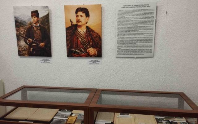 Урок по история в библиотеката: ПГХТ – Сливен почете героите от Април 1876-а [04.05.2026]