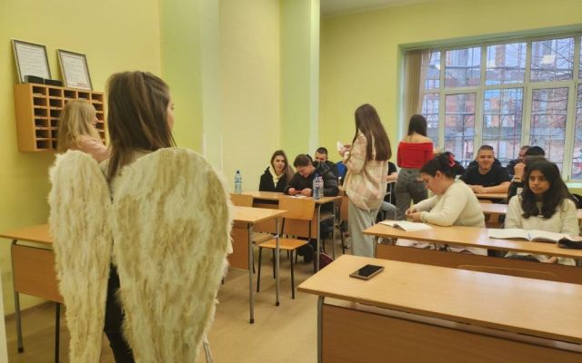 Изненадай с любов
