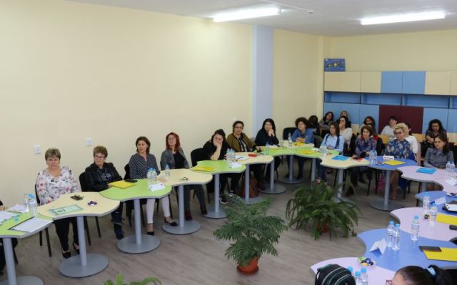 „Различният час по литература“. Споделен преподавателски опит