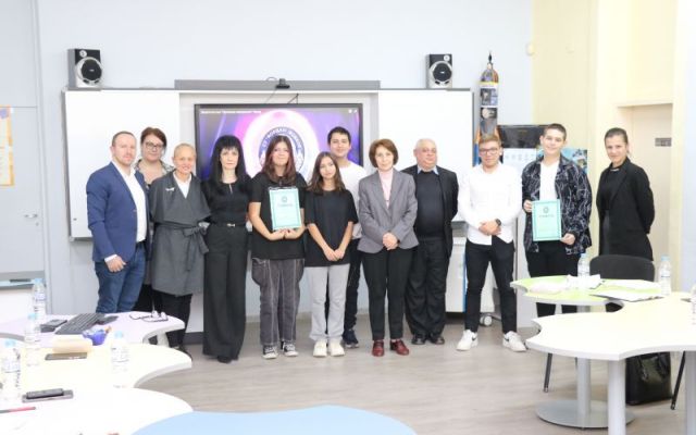 ,,Различният час по литература“