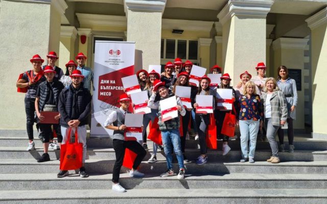 Представители на Асоциацията на месопреработвателите в България с впечатляваща презентация в ПГХТ „Акад. Неделчо Неделчев”