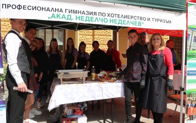 Посрещаме Велики четвъртък с общоградско боядисване на великденски яйца в Сливен