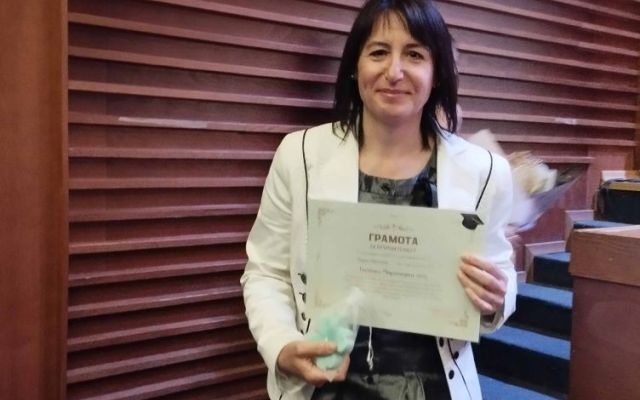 Поздравления на нашите завършващи дванадесетокласници!