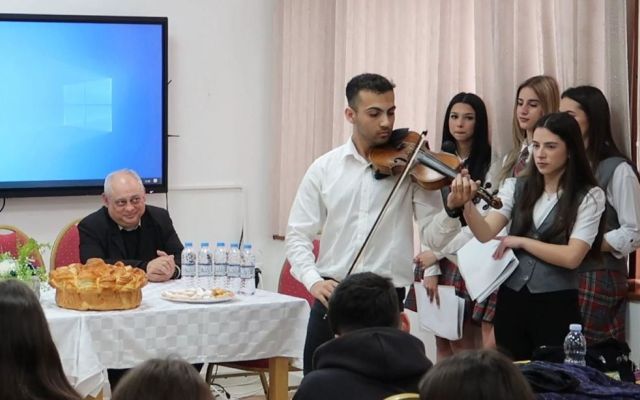 ПГХТ „Акад. Неделчо Неделчев“ отбеляза „Походът на книгите“ с вълнуваща поетична среща