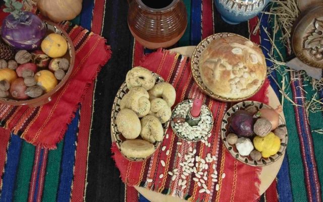 На 06.12.2024 г., Никулден, в Професионална гимназия по хотелиерство и туризъм „Академик Неделчо Неделчев“-Сливен грейнаха коледните светлини!