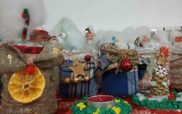 На 06.12.2024 г., Никулден, в Професионална гимназия по хотелиерство и туризъм „Академик Неделчо Неделчев“-Сливен грейнаха коледните светлини!