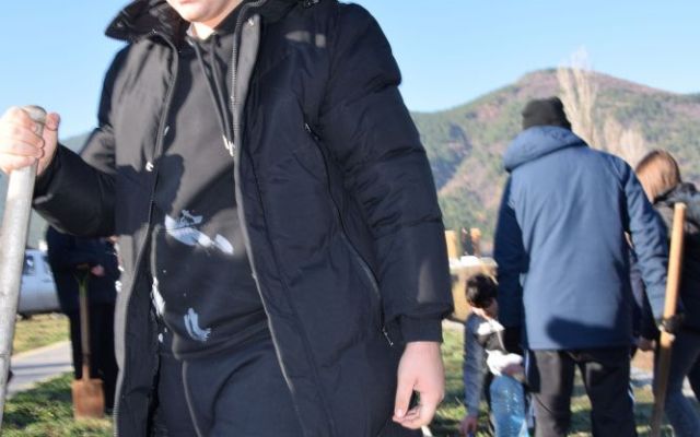 60 фиданки по случай 60-тата годишнина гимназията