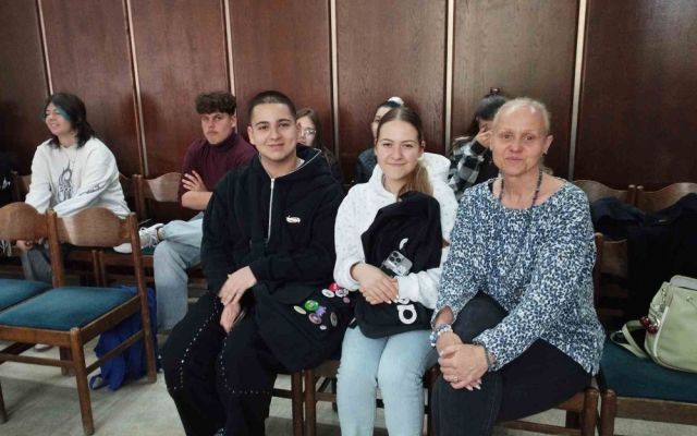 Гласът на младите: ПГХТ с участие в дебат за демокрацията
