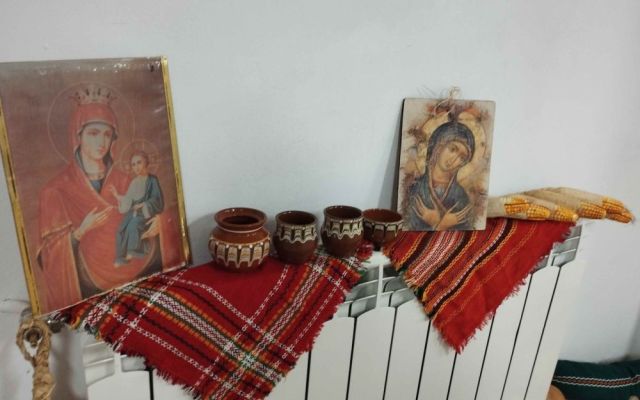 На 06.12.2024 г., Никулден, в Професионална гимназия по хотелиерство и туризъм „Академик Неделчо Неделчев“-Сливен грейнаха коледните светлини!