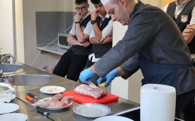 Новогодишна атмосфера с ароматни ястия, легенди за виното и разкази  за днешните винари.
